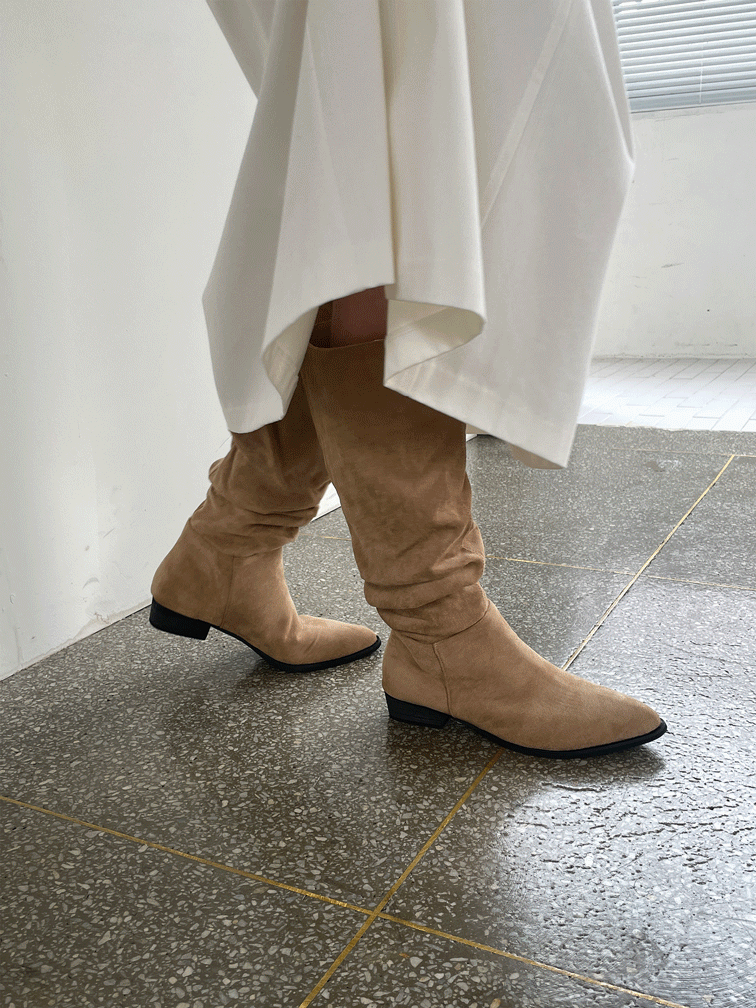 44 suede wrinkle boots